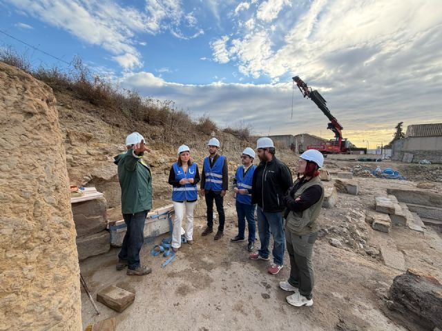 El Museo Arqueológico de Murcia custodiará para su estudio una inscripción romana descubierta en los Ba&ntilde;os Romanos de Fortuna