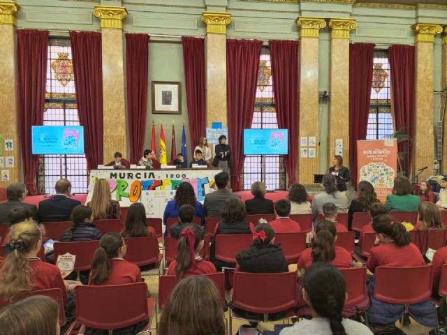 Cerca de 200 escolares del municipio protagonistas del 'Pleno Inclusivo, Plena Inclusión' celebrado en el Ayuntamiento