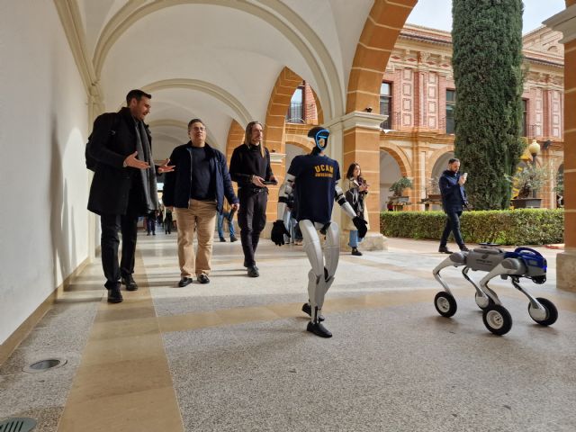 La UCAM explora la robótica aplicada a la formación universitaria