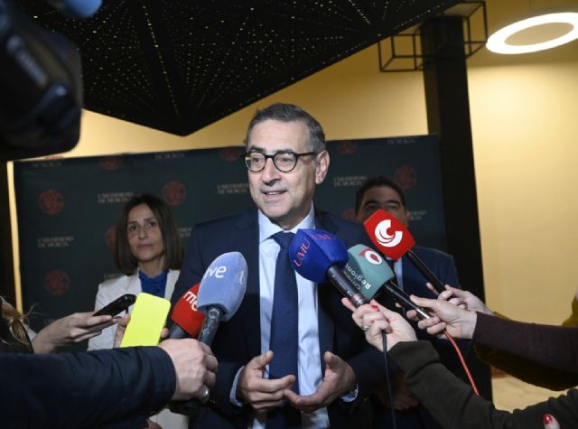 Firmado hoy en la UMU el convenio para la creación de la Cátedra Ejercicio, Educación y Cáncer