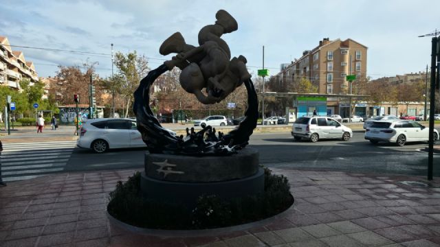 Murcia recibe la donación de la escultura 'Loop State', del artista internacional Joaquín Ganga, con motivo del 1200 aniversario de la ciudad