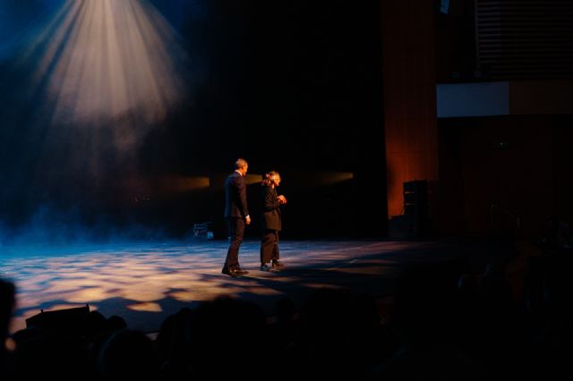 Maru Qui&ntilde;onero, Premio Alfonso X de Cultura tras conquistar el Palacio Almudí con 'La Extranjera' y reunir a miles de visitantes