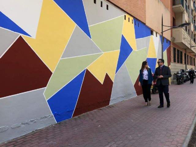 El Ayuntamiento de Murcia elimina más de 500 pintadas vandálicas en El Carmen gracias al ADN Urbano