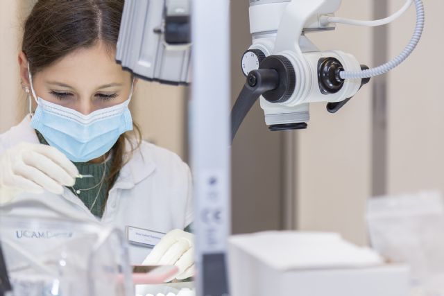 La UCAM abre una convocatoria interna para financiar investigaciones sobre el COVID19