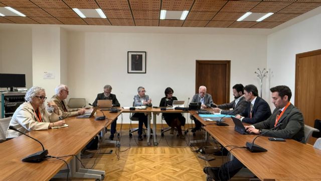 El Gobierno regional y el Ayuntamiento de La Unión rechazan el sellado de la bahía y reclaman la solución consensuada para Portmán en 2006