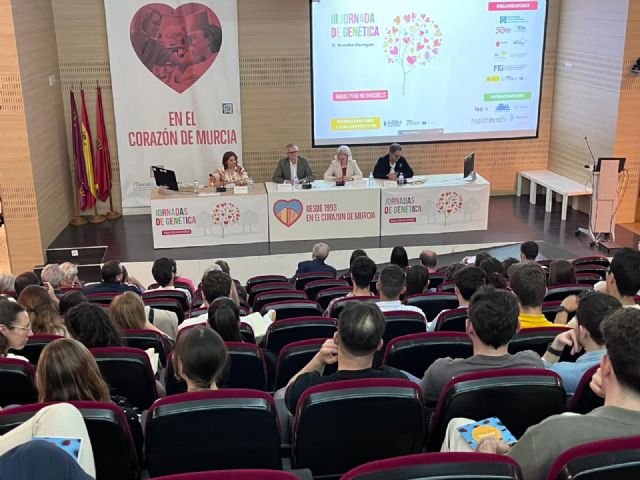 El consejero de Salud resalta el liderazgo de la Región en el diagnóstico, prevención e investigación de las enfermedades raras