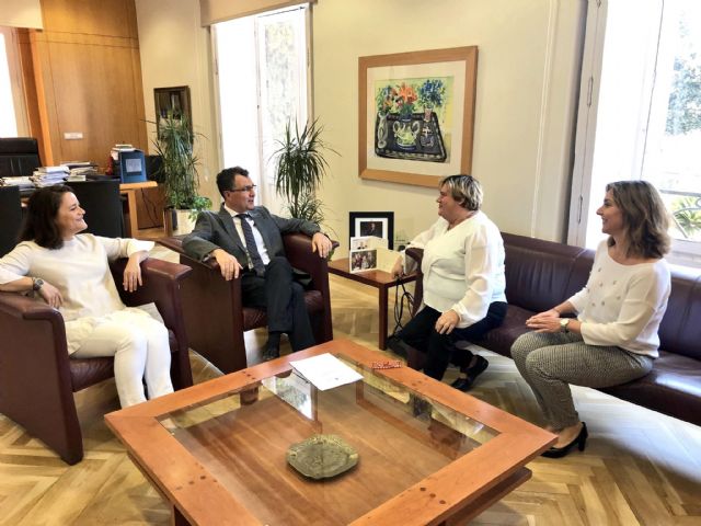 El Ayuntamiento y Amupheb avanzan en la puesta en marcha del primer parking solidario que acogerá el barrio de San Antón