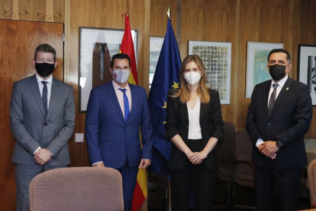 El alcalde se reúne con la secretaria de Estado de Energía para impulsar un nuevo plan de transporte centrado en pedanías