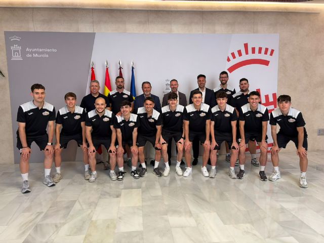 El Ayuntamiento de Murcia recibe a ElPozo Ciudad de Murcia por su ascenso a la Segunda División de fútbol sala