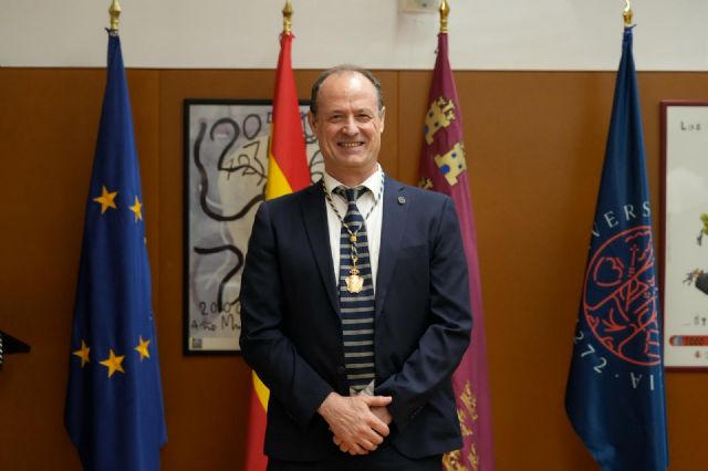 Francisco Esquembre toma posesión como nuevo decano de la Facultad de Matemáticas de la UMU