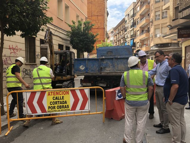 El Ayuntamiento renueva la conducción de la calle Sagasta con una nueva tecnología sin zanjas