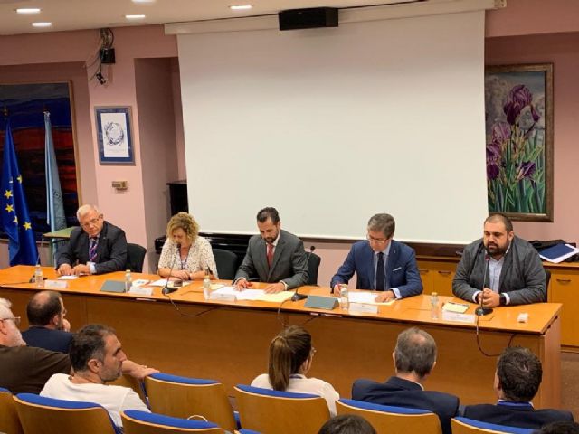 El Hemiciclo de la Facultad de Letras acoge el I Congreso de Cabos de Moros y Cristianos