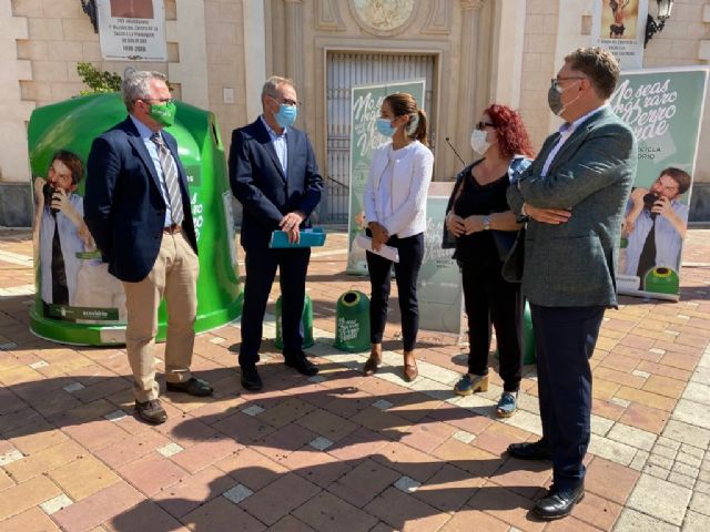 Murcia participa en una campaña en la que el municipio que más vidrio recicle ganará un hogar sostenible de mascotas hecho con contenedores en desuso