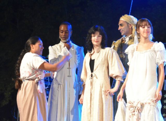 De'Sean Ta-Jae deslumbra en la Pasarela de Moda de La Flota con una colección que une arte, herencia y vanguardia