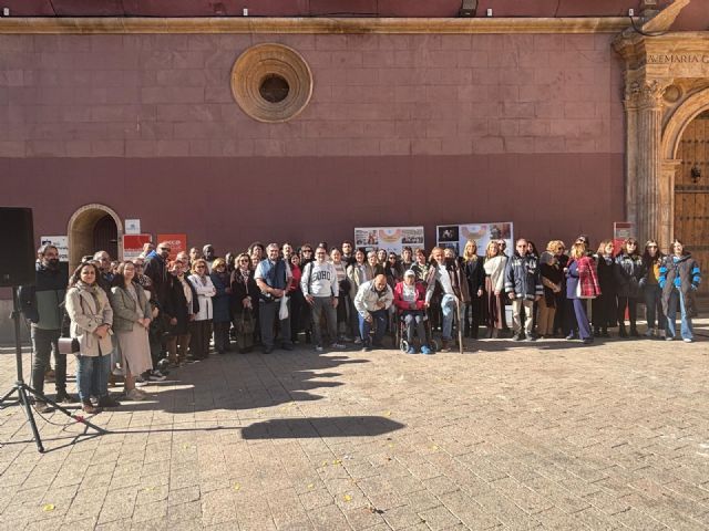 Murcia conmemora el Día Europeo de las Personas sin Hogar con un acto de sensibilización en la plaza de Santo Domingo