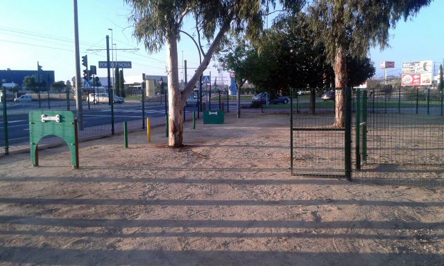 Churra estrena una nueva zona de esparcimiento canino de 600 metros cuadrados dotado de todos los servicios