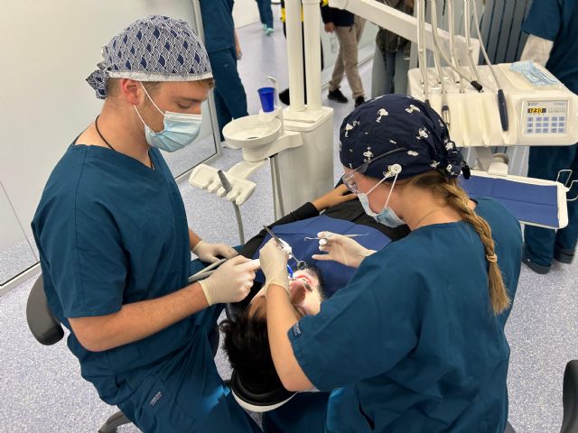 Estudiantes de 14 países concluyen este año la primera promoción en Odontología de UCAM Cartagena