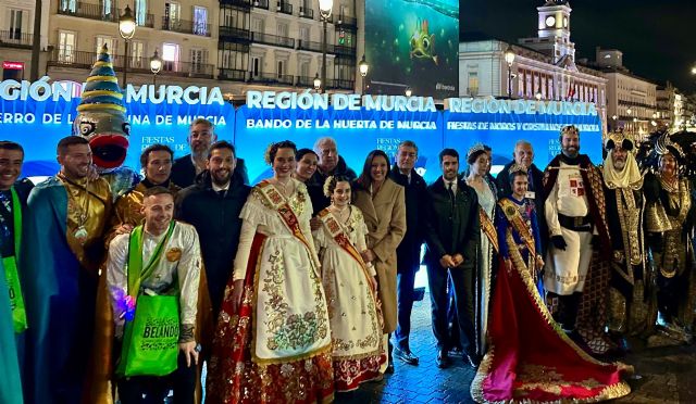 Las fiestas de la ciudad de Murcia lucen en el centro de Madrid para promocionar conmemorar el 1.200 aniversario de la fundación