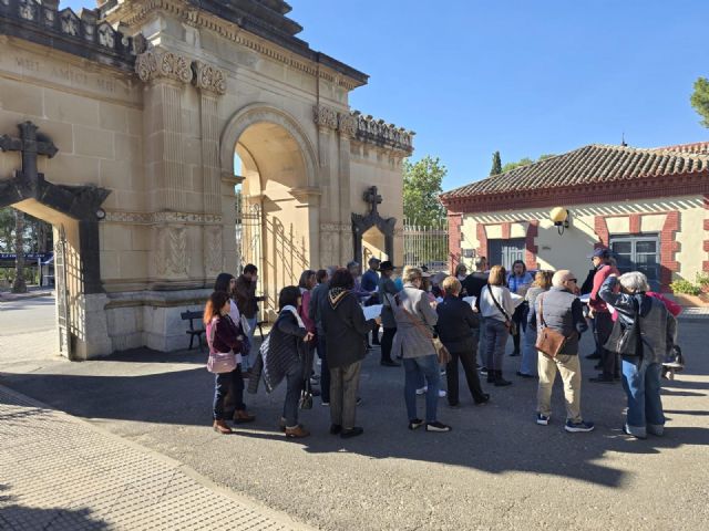Comienzan las rutas culturales del Cementerio Nuestro Padre Jesús con un recorrido sobre las élites murcianas del siglo XIX