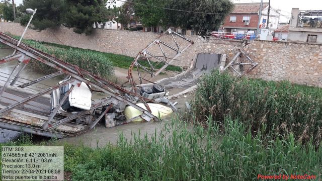 La Confederación Hidrográfica del Segura autoriza al Ayuntamiento de Murcia la retirada del cauce del río Segura del puente y la hormigonera