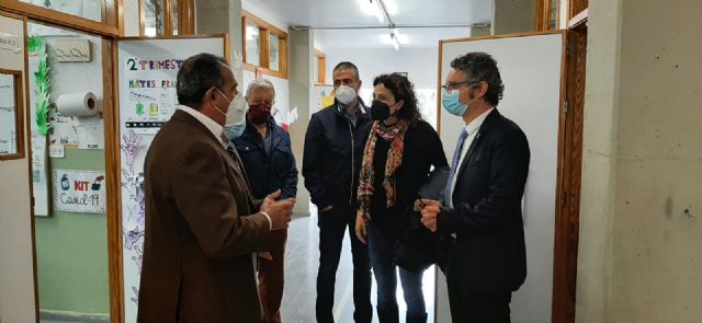 El Ayuntamiento reparará en verano la cubierta del colegio de la Fuensanta en Beniaján