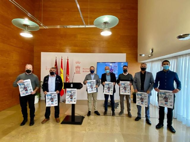 El concejal Felipe Coello asiste a la presentación del VII Duatlón de la Ciudad de Murcia