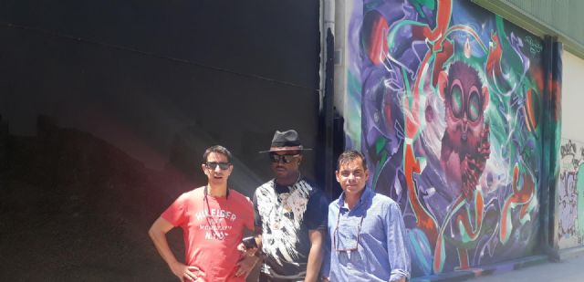 El artista internacional Mederic Turay empieza su obra en el pabellón de Santa María de Gracia