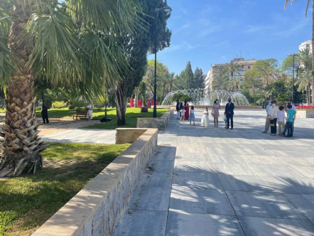 El jardín de la Redonda abre a escondidas por ser un proyecto del PP y a falta de la reforestación prevista