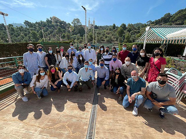 José Miguel Luengo ha mantenido un encuentro con nuevos afiliados de NNGG del municipio de Murcia