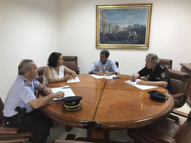 El Ayuntamiento instalará maceteros de gran tamaño en puntos de acceso a zonas peatonales de gran afluencia