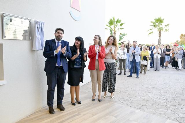 López Miras visita el nuevo centro residencial de Aufren, que promueve la autonomía y el bienestar de personas con autismo