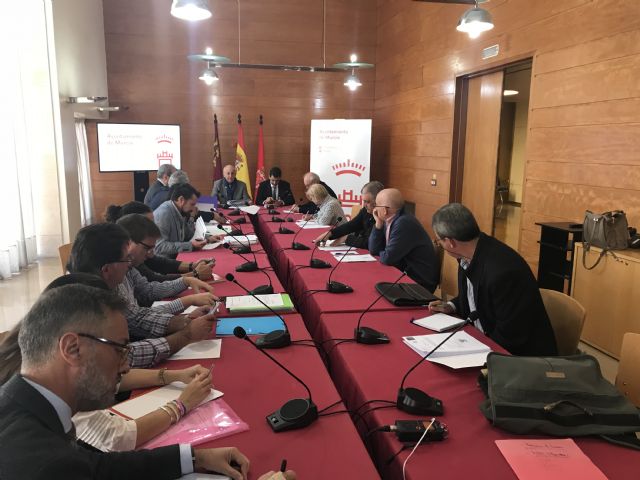 La Mesa del Transporte del Ayuntamiento de Murcia trabaja en la mejora de distintas líneas de autobús interurbano