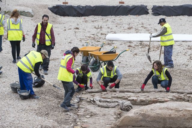 El grupo de investigación de arqueología medieval de la Universidad de Murcia ya trabaja en el yacimiento de San Esteban