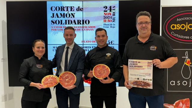 Murcia acoge un evento solidario con 50 cortadores de jamón en apoyo a los afectados por la DANA