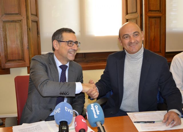 La Universidad de Murcia prestará material óptico y arreglará gafas para los proyectos en África y la India de la ONG Azul en Acción