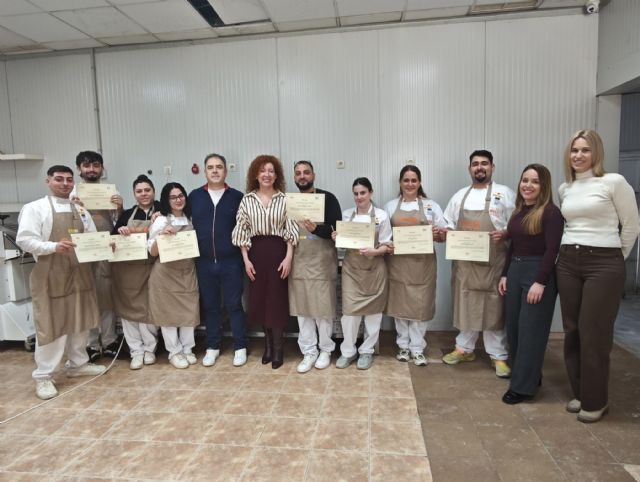 El SEF forma como artesanos panaderos a una decena de jóvenes desempleados a través de un programa experiencial