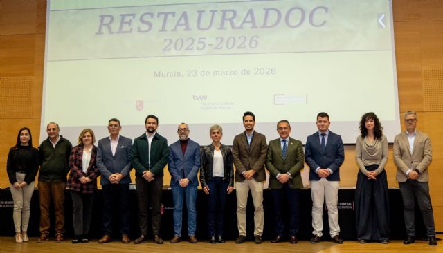La Comunidad entrega a nueve ayuntamientos documentos históricos restaurados por técnicos del Archivo General de la Región