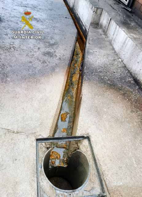 La Guardia Civil denuncia al gerente de una empresa de Murcia por unos vertidos ilícitos a un azarbe