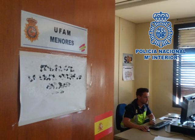 Dos detenidos por extorsionar a un menor