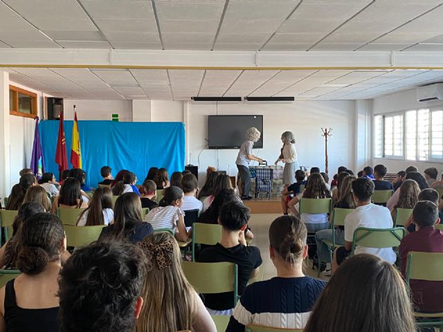 El Ayuntamiento de Murcia acerca el teatro contemporáneo a las aulas con la representación de 'Ausencia', obra ganadora de CreaMurcia 2025