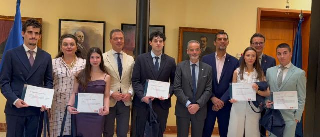La Región y la Universidad de Murcia reconocen la excelencia en estudios europeos