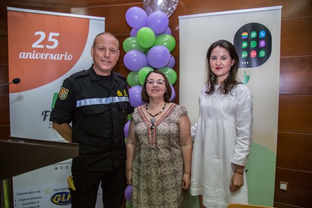 Femae entrega a tres profesoras de la Universidad de Murcia el premio 'Educando en participación'