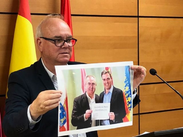 Martínez-Oliva advierte que Conesa exigía en abril ´retirar la pasarela de la vergüenza´