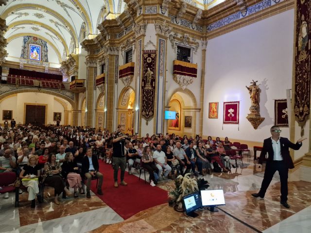 Más de 600 personas asisten en la UCAM a la conferencia de Nutrillermo sobre Nutrición Moderna
