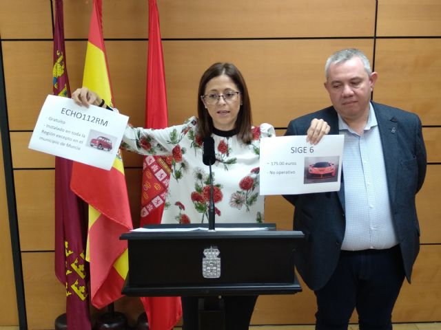 El PSOE acusa al PP de 'pagar un Ferrari para los bomberos pero se ha tenido que quedar con un seiscientos'
