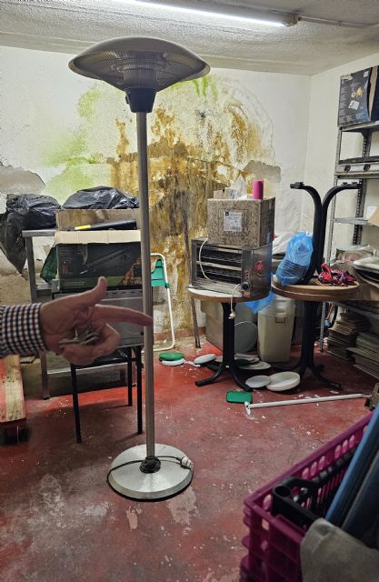 El PSOE exige una intervención urgente en el centro de mayores de El Esparragal, lleno de humedades, moho, aseos deteriorados, accesos inseguros y  espacios cerrados