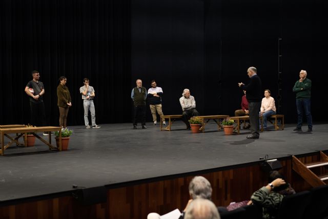 César Oliva y el Aula de Teatro de la UMU suben a escena en el Teatro Circo la Murcia de principios del siglo XX con la obra 'Nuestra ciudad. Murcia 1933'