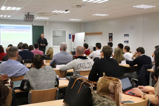 La UCAM acerca estrategias de ventas B2B a profesionales y pymes de la Región