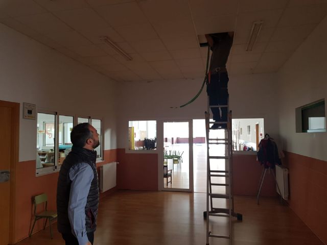 El Ayuntamiento realiza obras de mantenimiento en 17 centros educativos del municipio