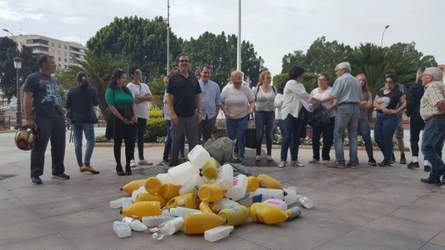 Limpiadoras de colegios públicos se concentran por el aumento de la carga de trabajo en el nuevo pliego de condiciones